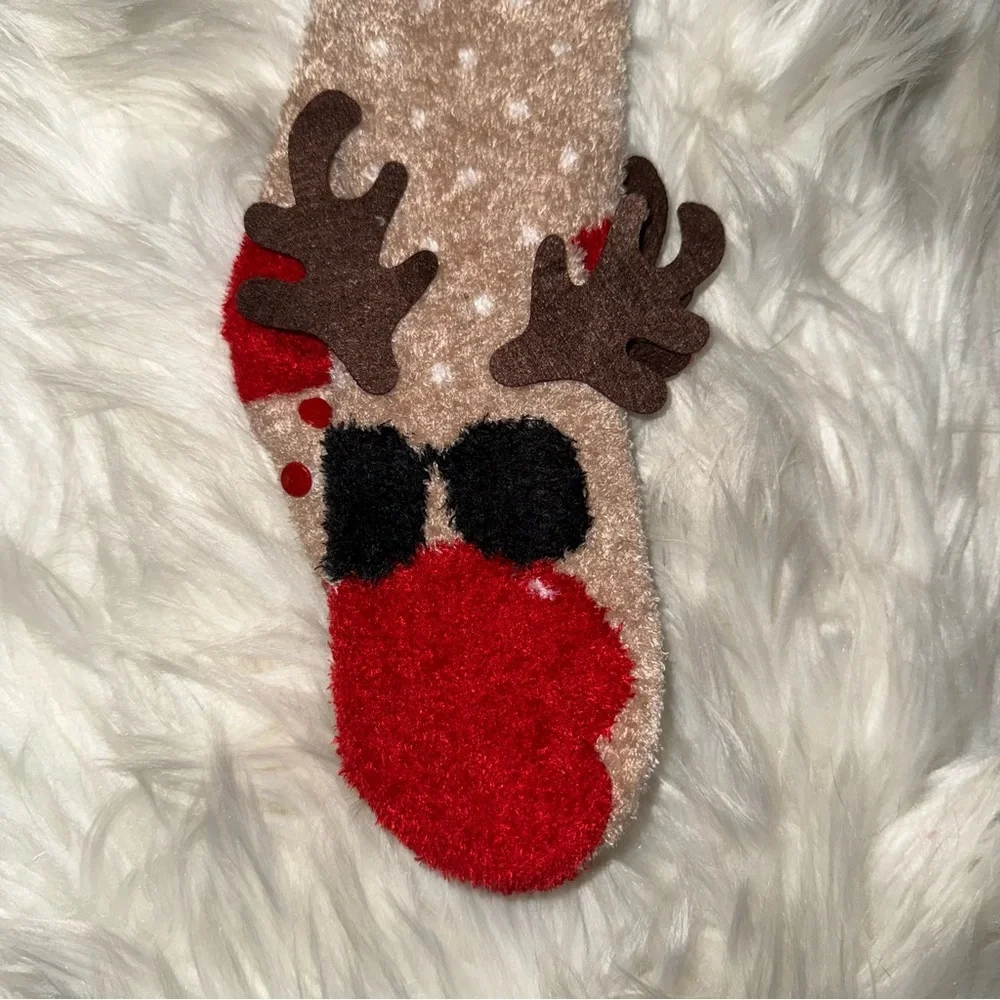 ✨✨5/$10✨✨ Pretty Cozy soft Socks with reindeer design, Red and Brown Accents